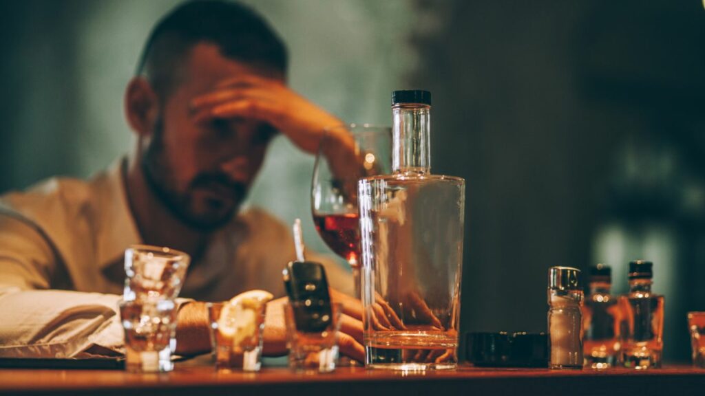 10 Signs Of Early Alcoholism 10 signs of early alcoholism